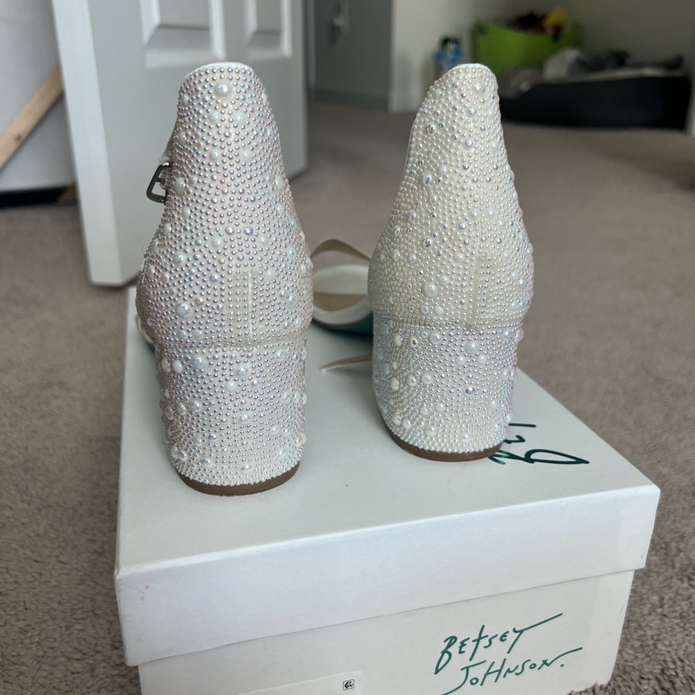 Betsey Johnson Mari white wedding shoes - Picture 4 of 10